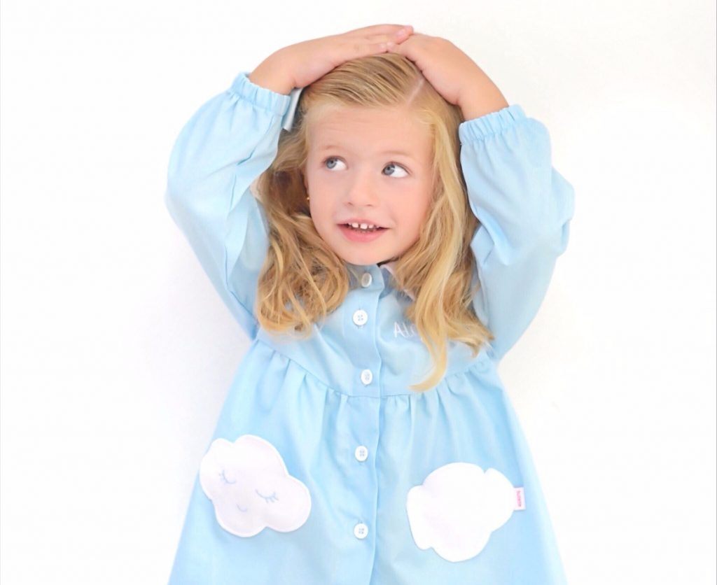 Babi Azul Nubes –  Nueva batita para el cole o el jardín de infancia
